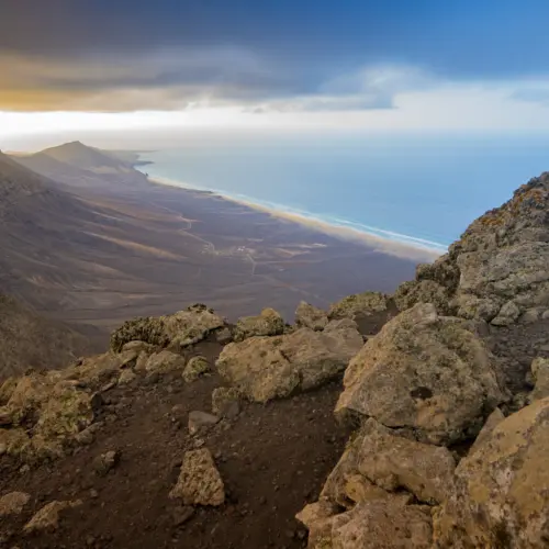 iStock-1392943813pico zarza trail_result